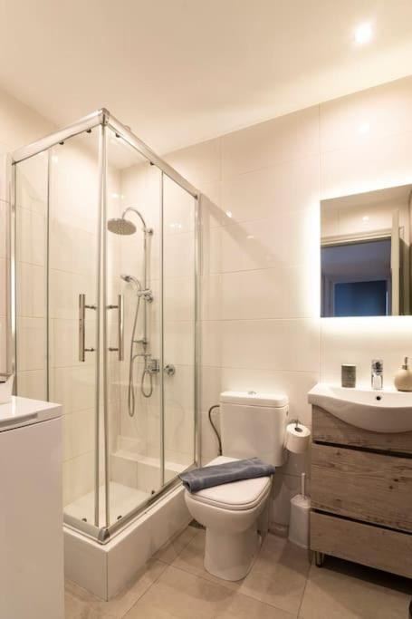 Leon Cozy Apartment Athena Bagian luar foto