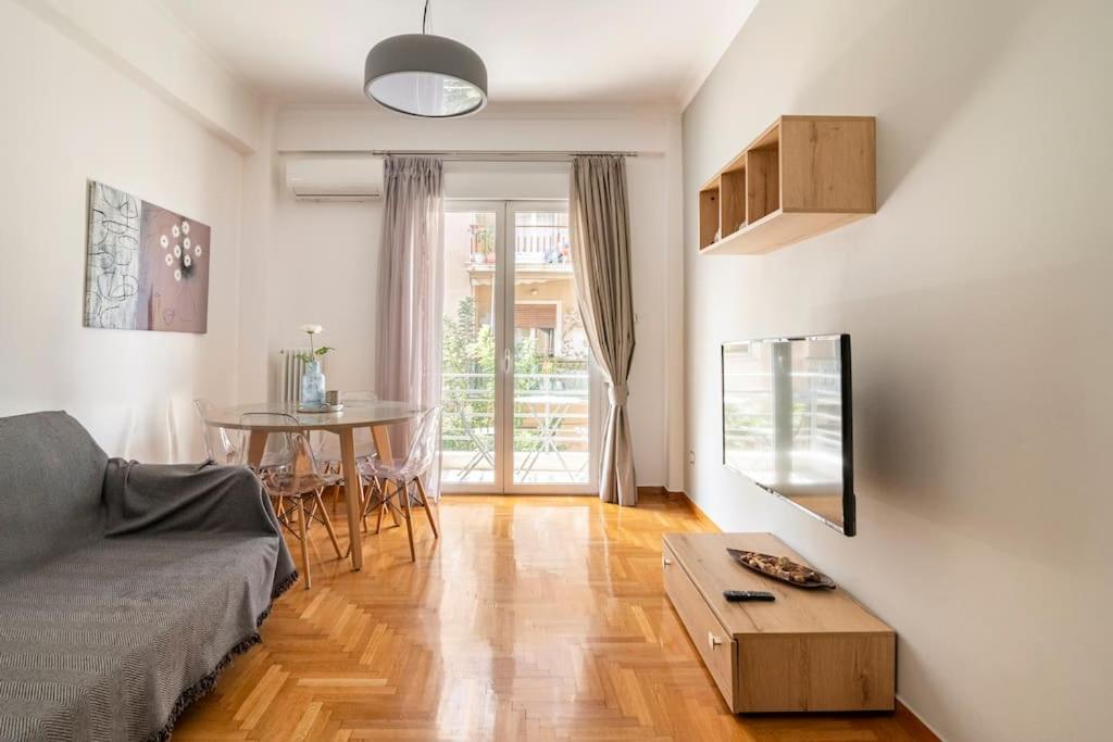 Leon Cozy Apartment Athena Bagian luar foto